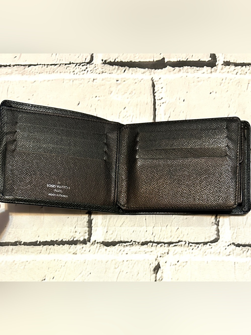 Louis Vuitton Black Taiga Textured Leather Men’s Wallet. Multiple sections- VGUC - Picture 7 of 15